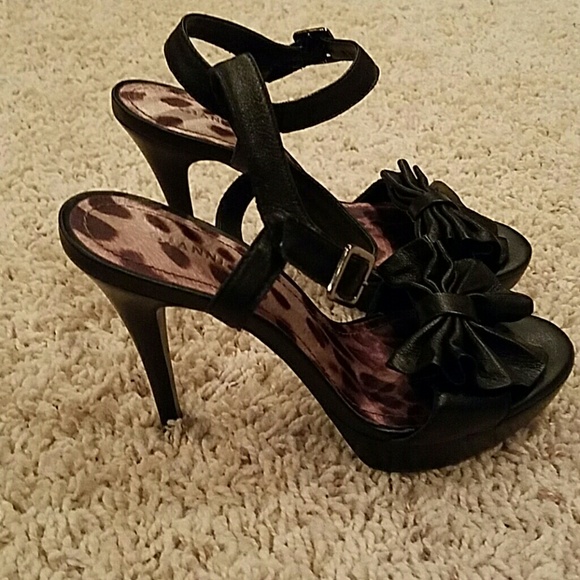 Gianni Bini Shoes. Leather Upper. Size 8 - Picture 2 of 5